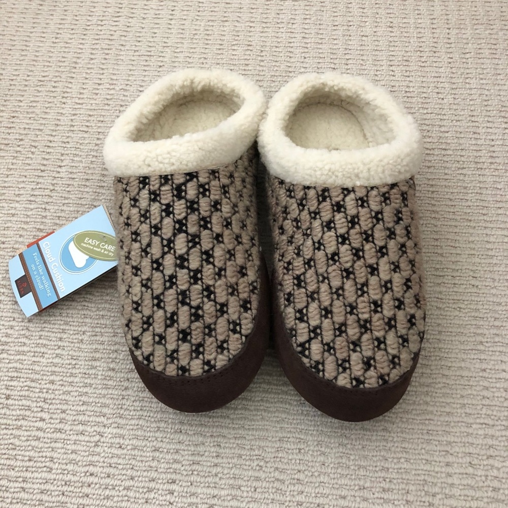 *New With Tags* Acorn Slippers size 8-9
